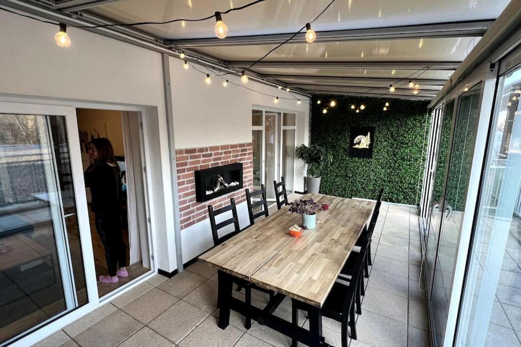 Lake Apartment, 2X Free Garage, 10 Mins To Centre Bratislava Exterior photo